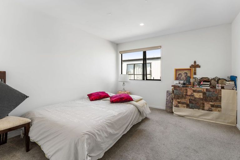 Photo of property in 8/28 Smythe Road, Henderson, Auckland, 0612
