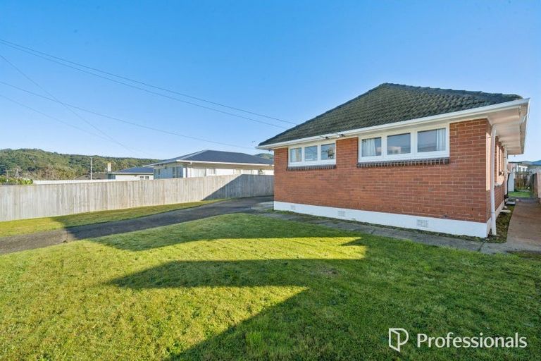 Photo of property in 38 Russell Road, Wainuiomata, Lower Hutt, 5014