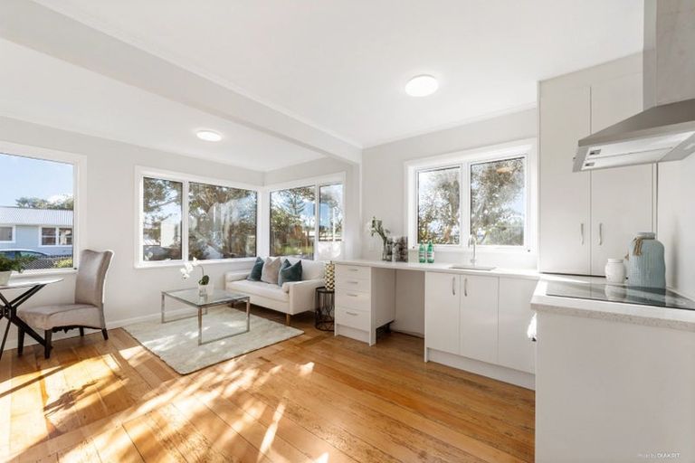 Photo of property in 48 Spence Road, Henderson, Auckland, 0612