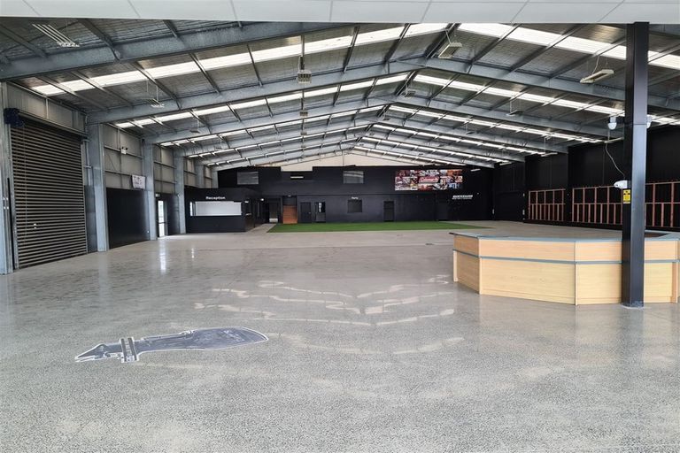 Photo of property in 27 Rewarewa Road, Te Atatu Peninsula, Auckland, 0610