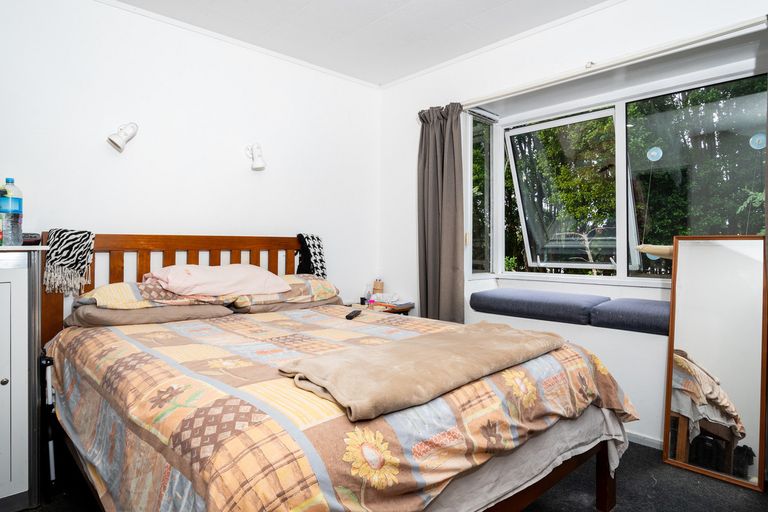 Photo of property in 2/15 Mcleod Road, Henderson, Auckland, 0612