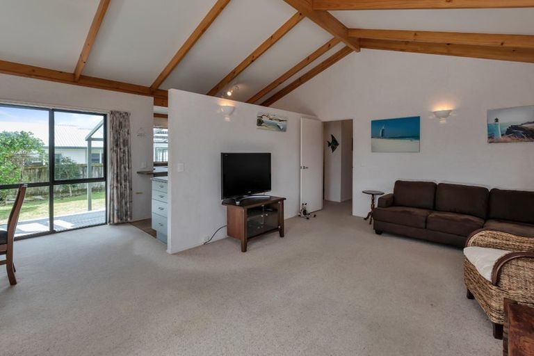 Photo of property in 74 One Tree Point Road, One Tree Point, 0118