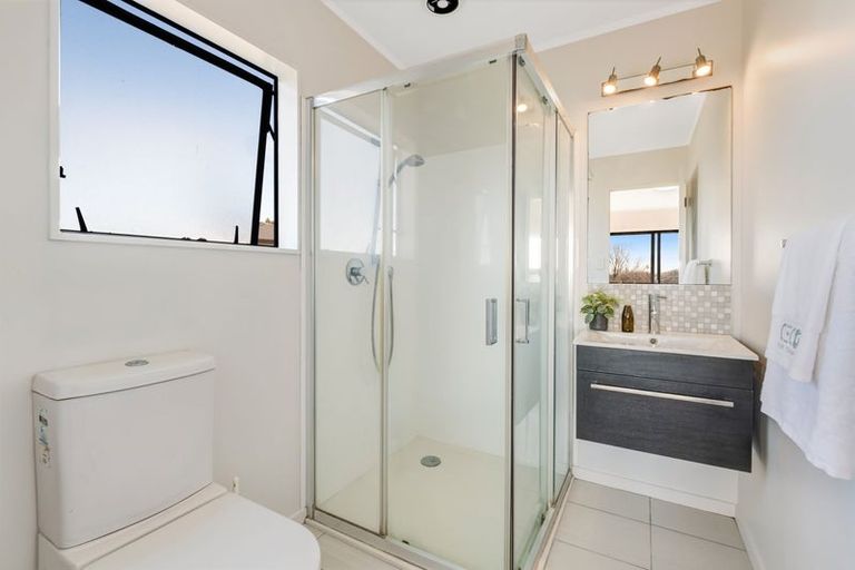 Photo of property in 24 Bronzewing Terrace, Unsworth Heights, Auckland, 0632