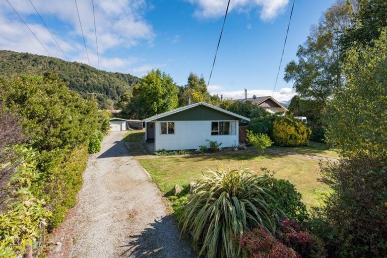 Photo of property in 136 Fairfax Street, Murchison, 7007