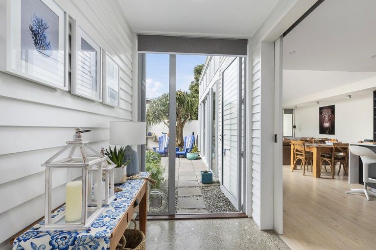 Photo of property in 14 Boardwalk Lane, Seatoun, Wellington, 6022