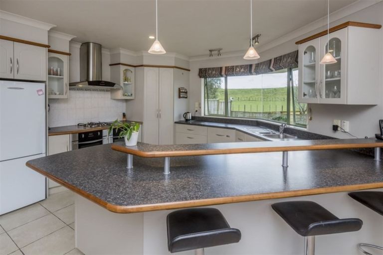 Photo of property in 28 Waipuna Grove, Levin, 5571