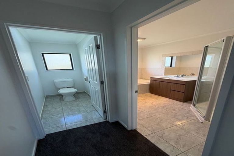 Photo of property in 12 Keri Vista Rise, Papakura, 2110