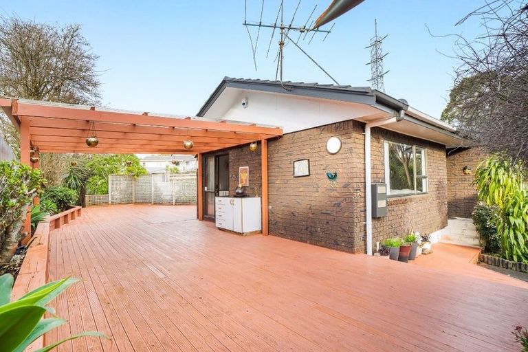 Photo of property in 109 Kemp Road, Massey, Auckland, 0614
