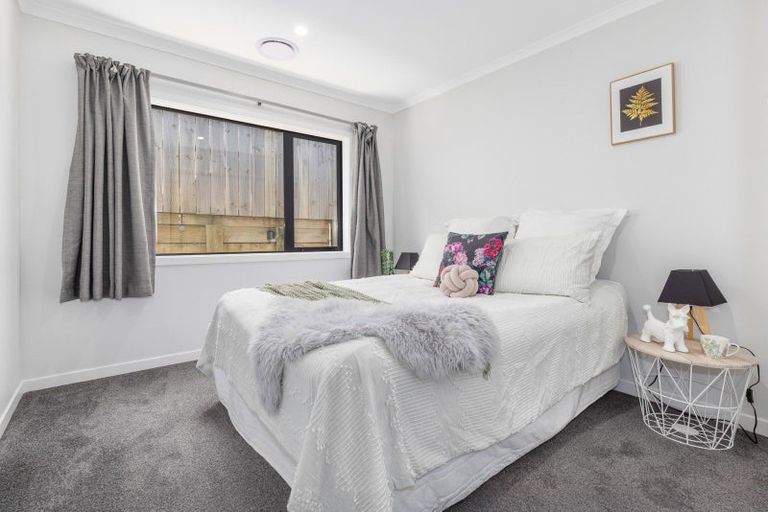 Photo of property in 1a Te Reinga View, Tawa, Wellington, 5028