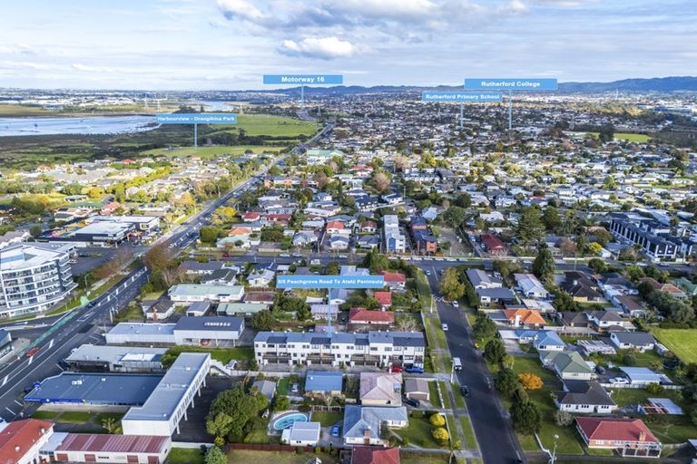 Photo of property in 5/5 Peachgrove Road, Te Atatu Peninsula, Auckland, 0610