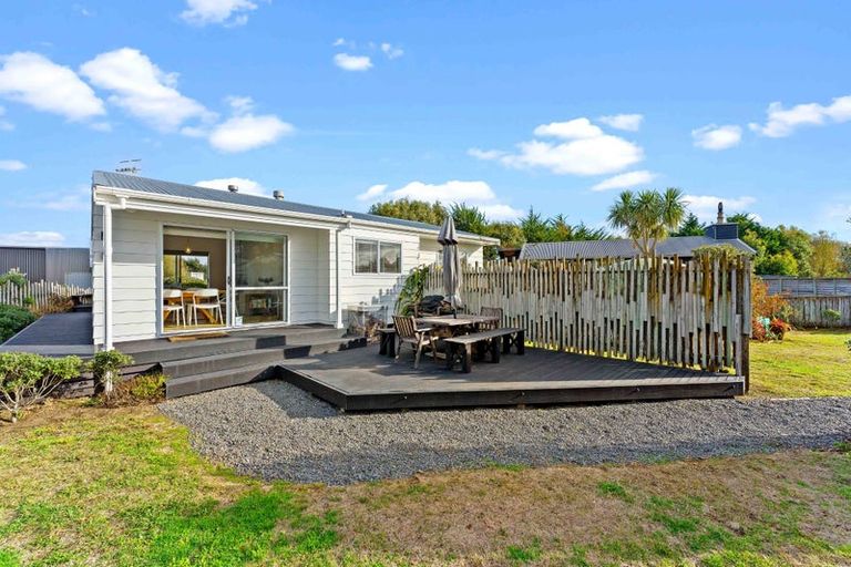 Photo of property in 3 Mavis Avenue, Waikawa Beach, Manakau, 5573