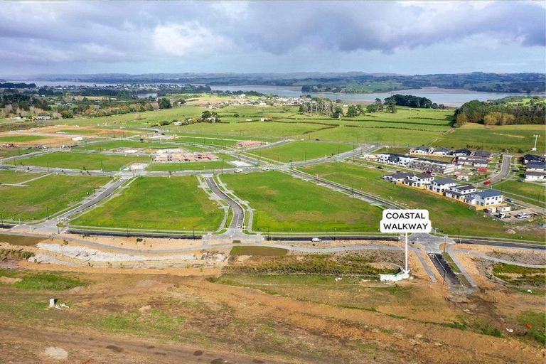 Photo of property in 12 Korowhiti Road, Clarks Beach, 2122