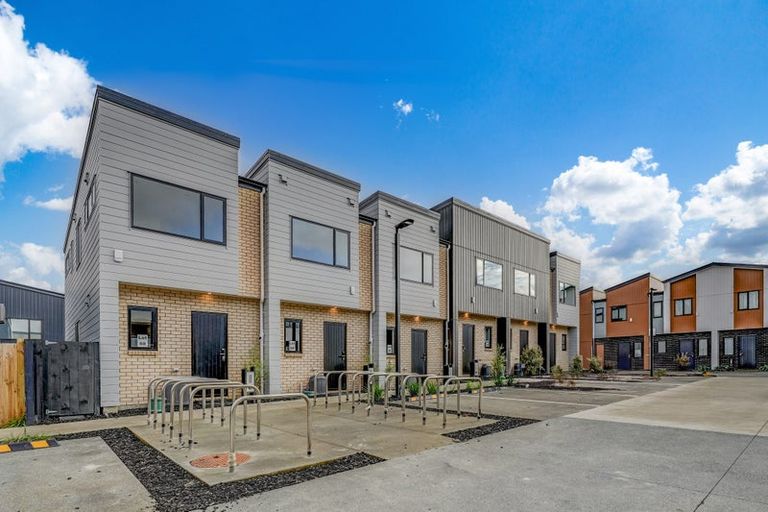 Photo of property in 50 Kiato Lane, Flat Bush, 2019