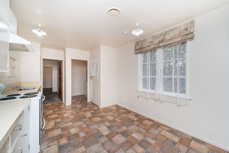 Photo of property in 15b Wikiriwhi Crescent, Awapuni, Palmerston North, 4412