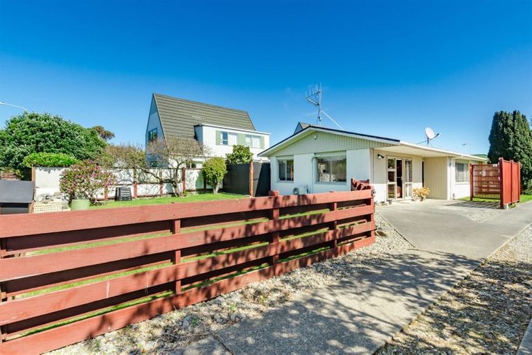 Photo of property in 22 Mahana Road, Paraparaumu Beach, Paraparaumu, 5032