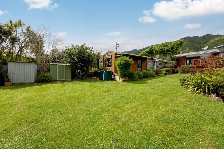 Photo of property in 10 Matenga Street, Waikanae, 5036