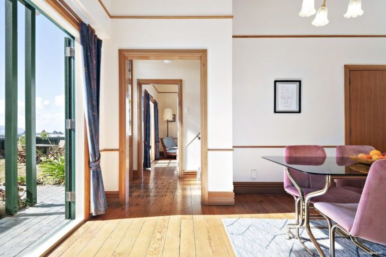 Photo of property in 346 The Esplanade, Island Bay, Wellington, 6023