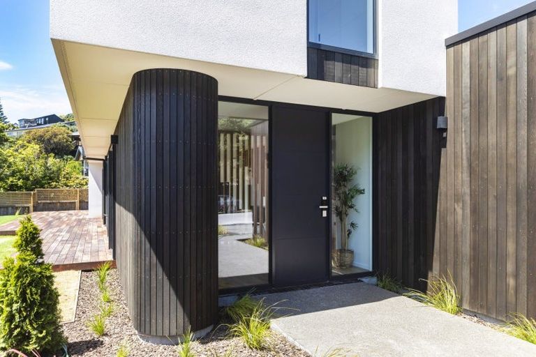 Photo of property in 17 Aratoro Place, Mount Pleasant, Christchurch, 8081