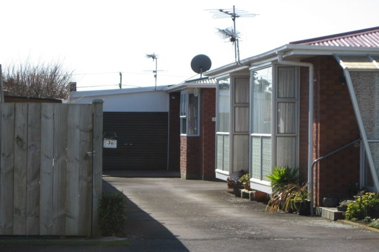Photo of property in 2/3 Seddon Street, Westown, New Plymouth, 4310