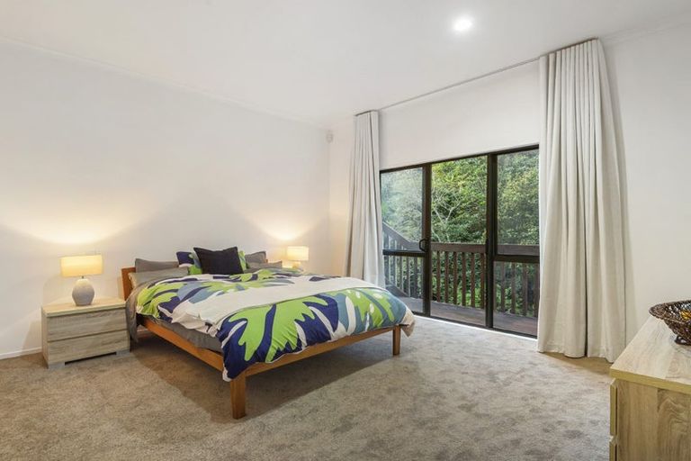 Photo of property in 11 Nottingham Place, Northcross, Auckland, 0630