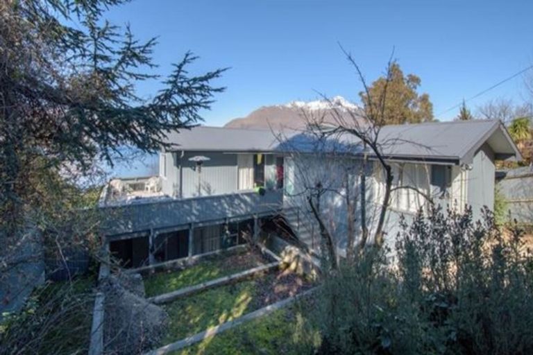 Photo of property in 18 Lomond Crescent, Queenstown, 9300