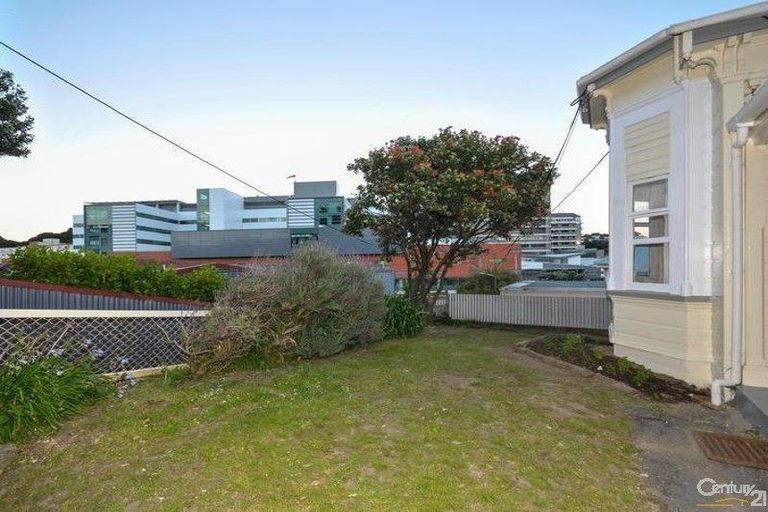 Photo of property in 5a Nikau Street, New Lynn, Auckland, 0600