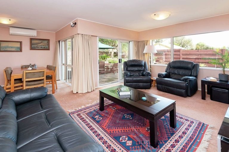 Photo of property in 21 Tupaki Place, Pakuranga Heights, Auckland, 2010