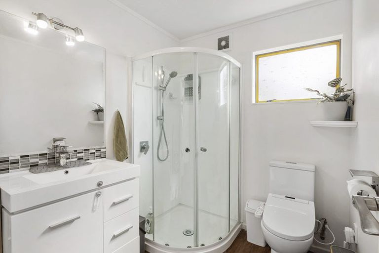 Photo of property in 9 Clifford Road, Johnsonville, Wellington, 6037