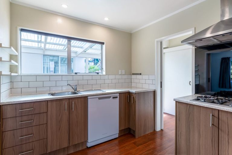 Photo of property in 68 Kohekohe Street, New Lynn, Auckland, 0600