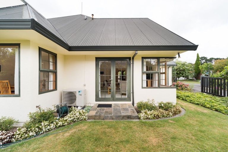 Photo of property in 88 Clifton Terrace, Fitzherbert, Palmerston North, 4410