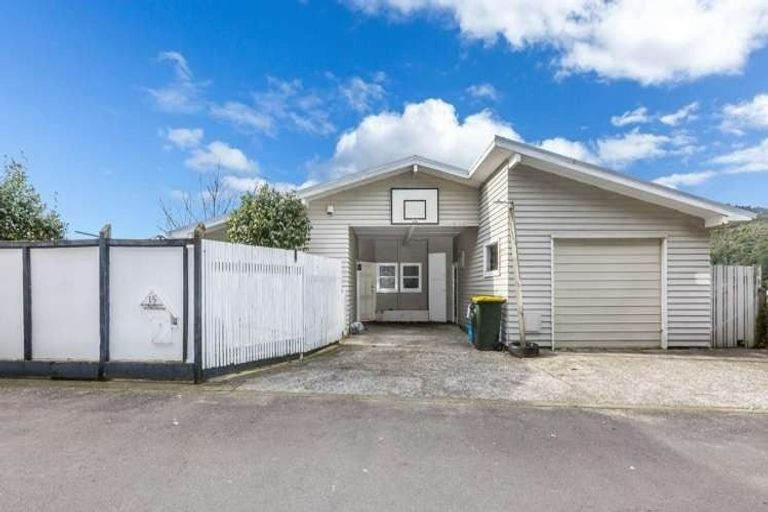 Photo of property in 15 Holborn Drive, Stokes Valley, Lower Hutt, 5019