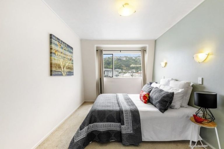 Photo of property in 100f7 Lyall Parade, Lyall Bay, Wellington, 6022