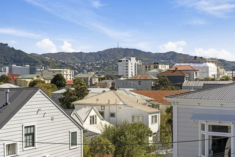 Photo of property in Victoria Court, 10/4u Queen Street, Mount Victoria, Wellington, 6011
