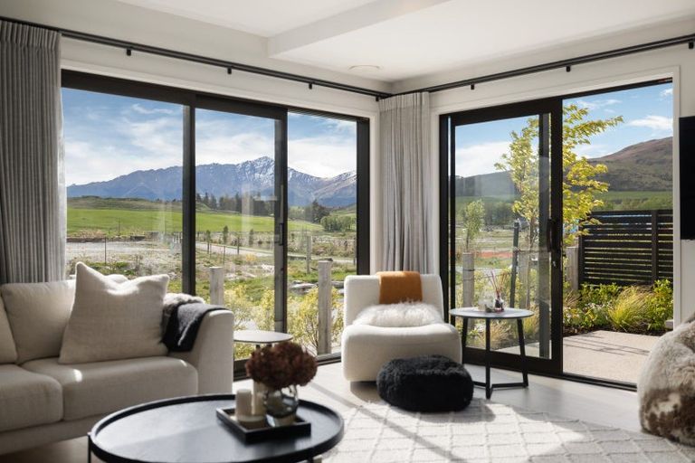 Photo of property in 13 Mcgibbon Lane, Jacks Point, 9371