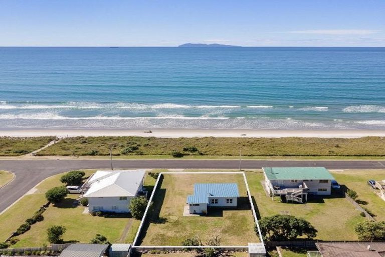 Photo of property in 96 Bway Road, Waihi Beach, 3611