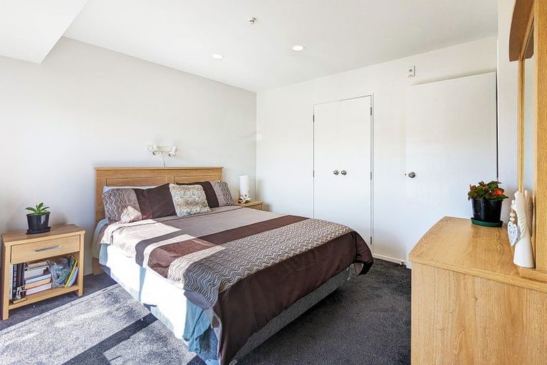 Photo of property in 1h/10 Crown Lynn Place, New Lynn, Auckland, 0600