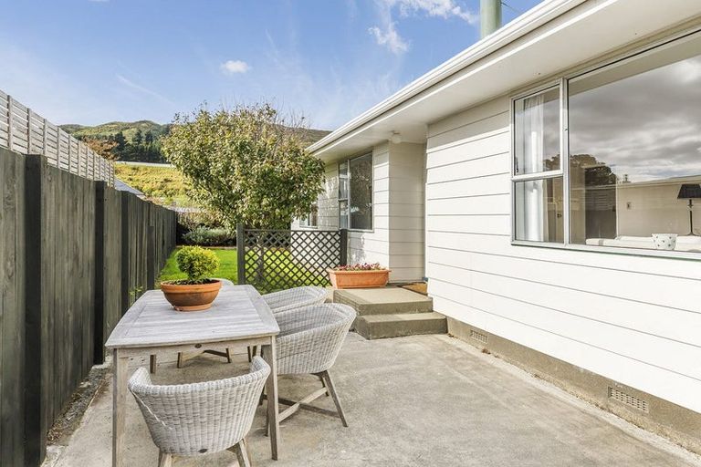Photo of property in 30a Coates Street, Tawa, Wellington, 5028