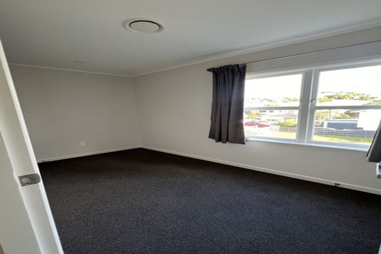 Photo of property in 19 Oswald Crescent, Paparangi, Wellington, 6037