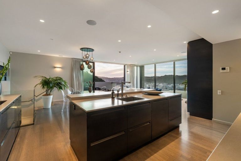 Photo of property in 34 Lookout Road, Roseneath, Wellington, 6021