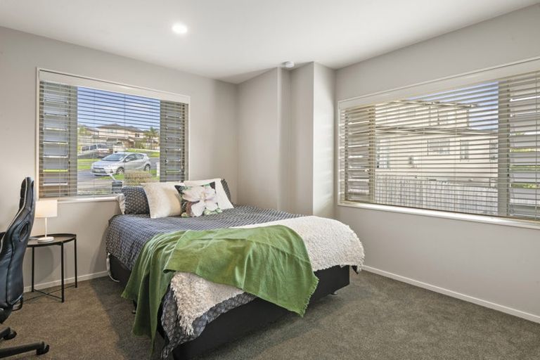 Photo of property in 8 Oak View Terrace, Schnapper Rock, Auckland, 0632