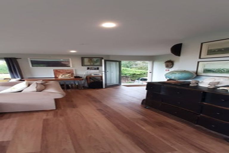 Photo of property in 37 West Lynn Road, Titirangi, Auckland, 0604