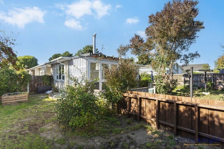Photo of property in 2/223 Queenspark Drive, Parklands, Christchurch, 8083