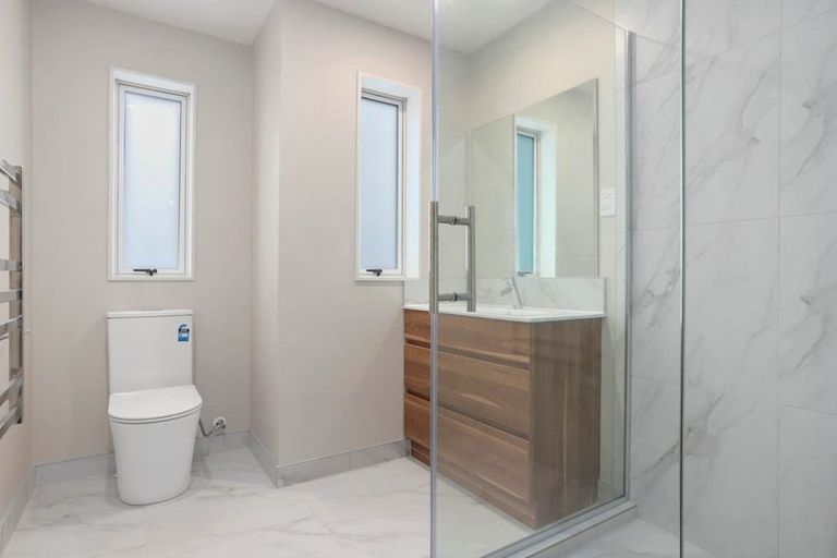 Photo of property in 10a Roberts Road, Te Atatu South, Auckland, 0610