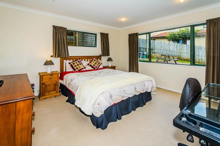 Photo of property in 6 Mulroy Place, Pinehill, Auckland, 0632