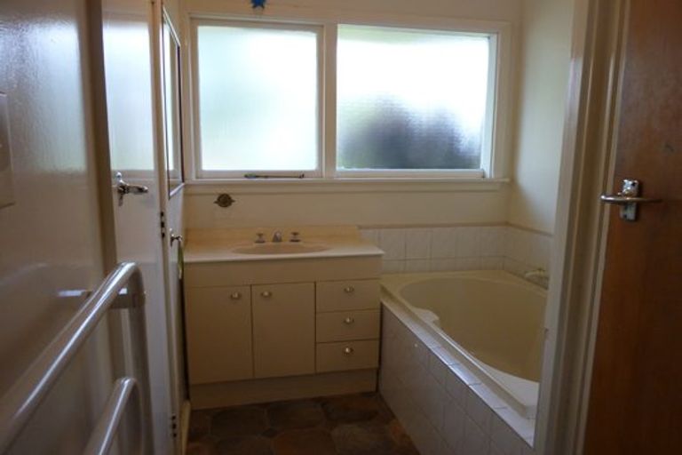 Photo of property in 42 Oriana Crescent, Hornby, Christchurch, 8042