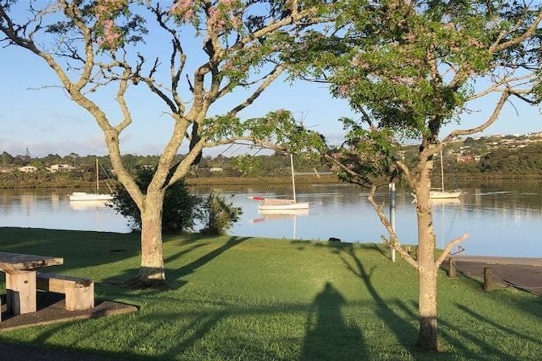 Photo of property in 16 Chapman Road, Te Atatu Peninsula, Auckland, 0610