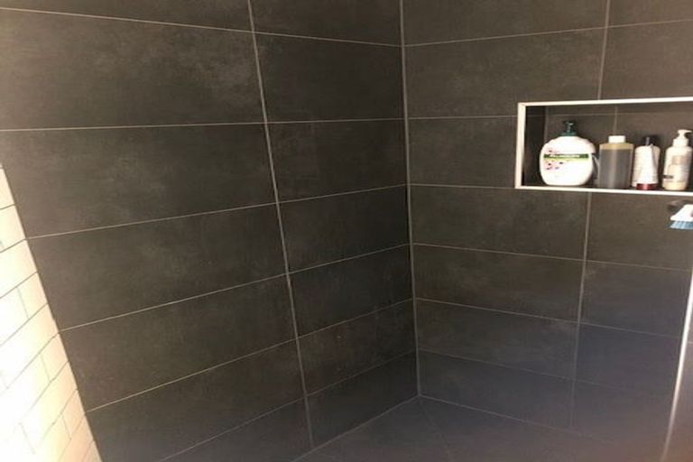 Photo of property in 16 Chapman Road, Te Atatu Peninsula, Auckland, 0610