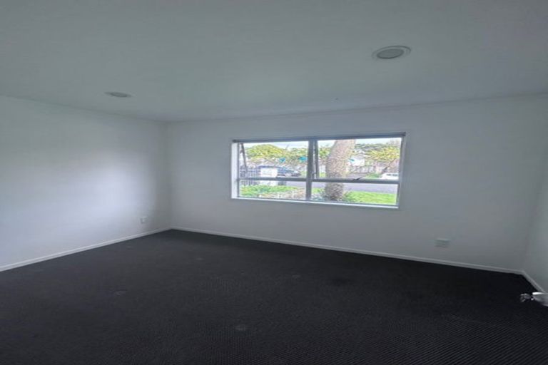 Photo of property in 42 Tamahere Drive, Glenfield, Auckland, 0629