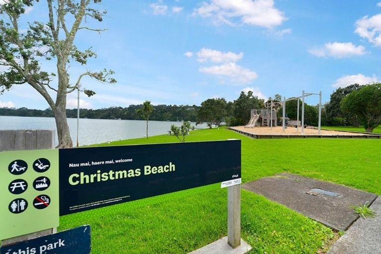 Photo of property in 28 Ferry Parade, Herald Island, Auckland, 0618