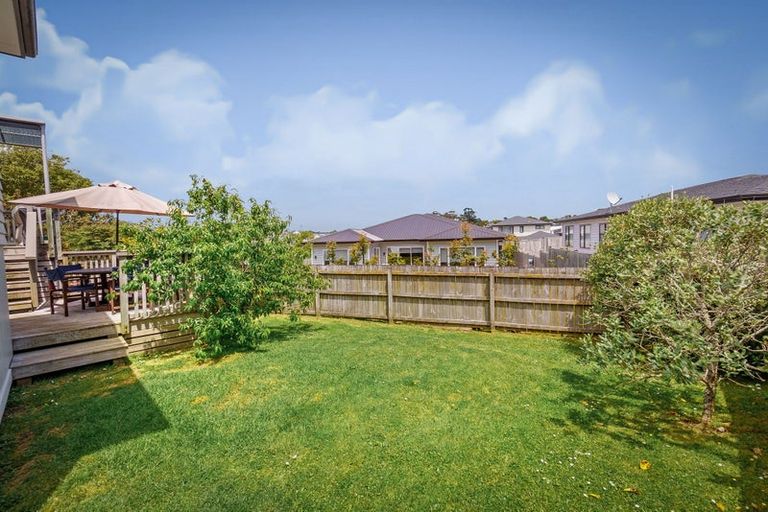 Photo of property in 11 Tee Point, Red Beach, 0932